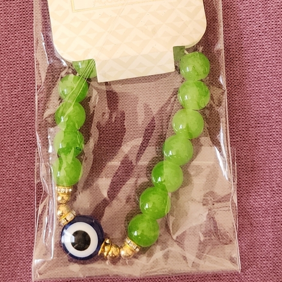 D'Bello Green Beaded Bracelet with Evil Eye Charm - Picture 1 of 3
